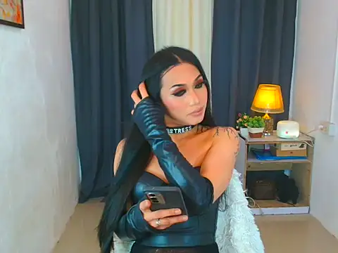 Mauie_Fire stripchat live cam model