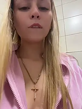 RossyMood stripchat live cam model