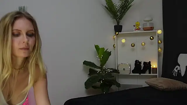 BonnieBluX stripchat live cam model