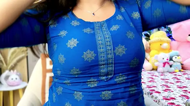 thyAanvi stripchat live cam model