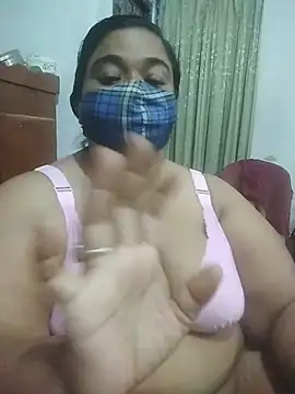 momo_loves stripchat live cam model