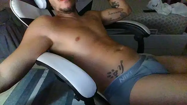 Hurricane90X stripchat live cam model