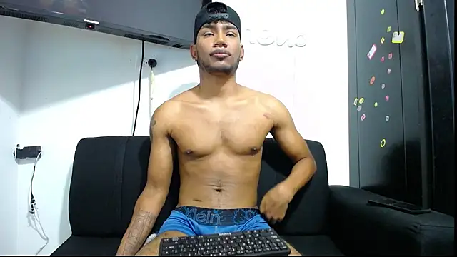 Dominik_HOT stripchat live cam model