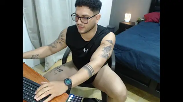 EnzoValera stripchat live cam model