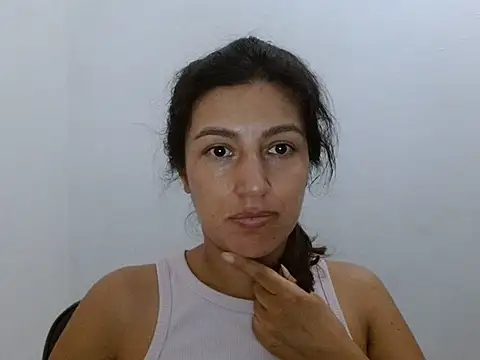 SarahFriendly stripchat live cam model