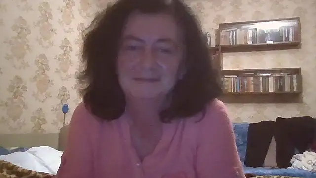 GypsiQueen2 stripchat live cam model