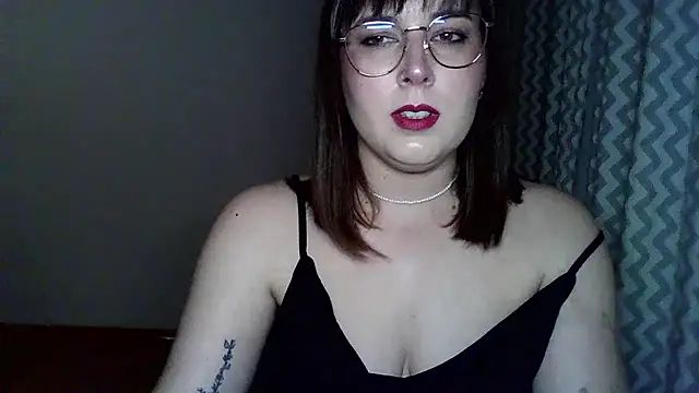 ClaraHard stripchat live cam model