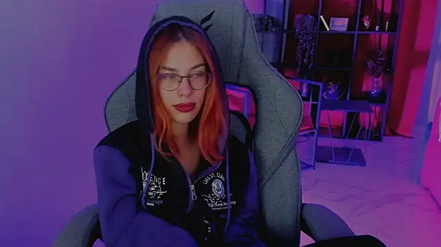 SeraphineDuskryn stripchat live cam model