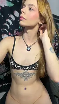 ---Red-haired-Fox--- stripchat live cam model