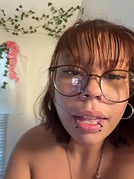 moan4mona stripchat live cam model