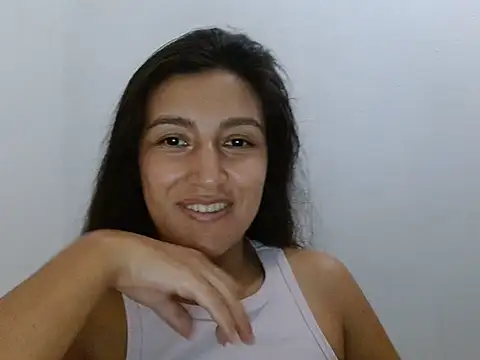 SarahFriendly stripchat live cam model