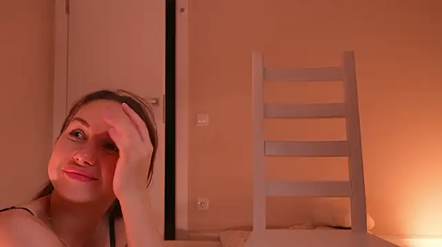 Miablueye stripchat live cam model