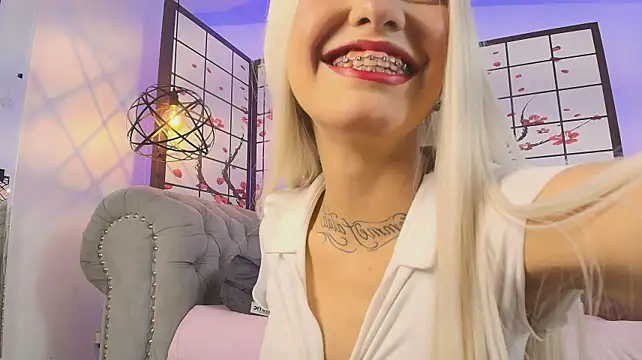 ShadowLune stripchat live cam model