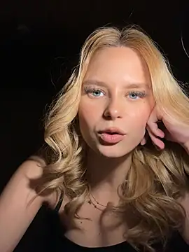 YoungGermanKiki18 stripchat live cam model