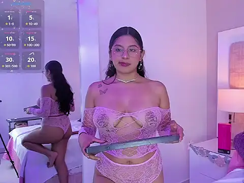 HoneyWoods stripchat live cam model