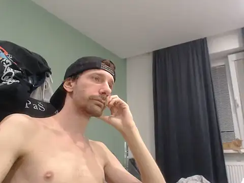 iLoveElusiveCats stripchat live cam model