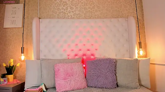 nicki-west stripchat live cam model