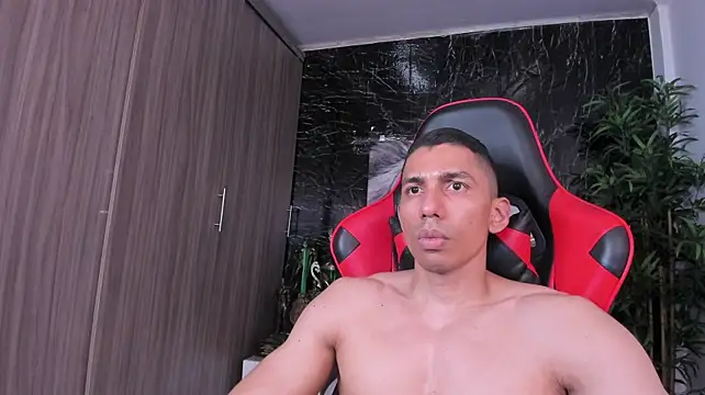 Erik_castle stripchat live cam model