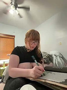 kinzieluvvv stripchat live cam model