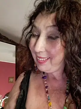 GypsyEsmeralda stripchat live cam model