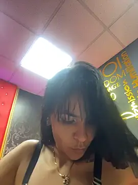 LuxeBrunetteXXX stripchat live cam model