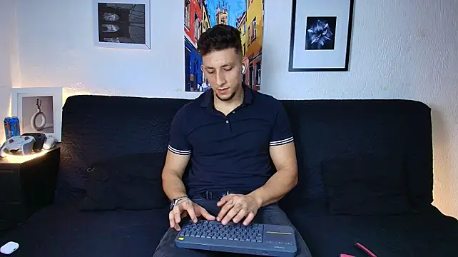 SR_EMILIOCUM stripchat live cam model