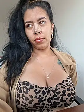 Luianna stripchat live cam model