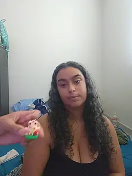 cinnaminnie stripchat live cam model