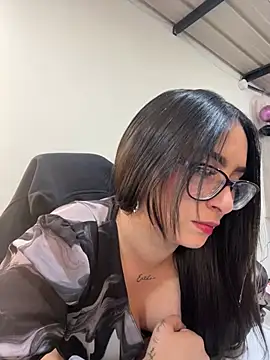 Kloenovoa- stripchat live cam model