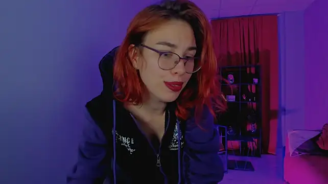 SeraphineDuskryn stripchat live cam model