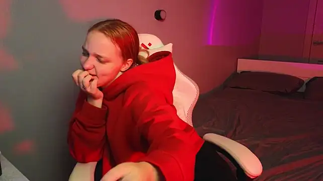 Bloom_win stripchat live cam model