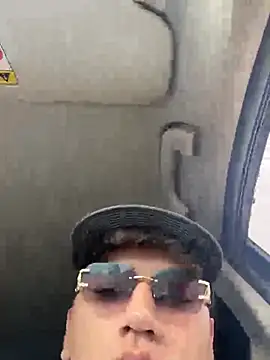 212benjamin212 stripchat live cam model