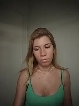 EvyLure stripchat live cam model