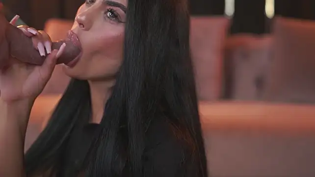 RavennaDArcy stripchat live cam model