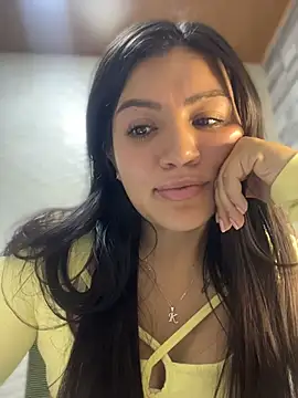 Naomy___ stripchat live cam model