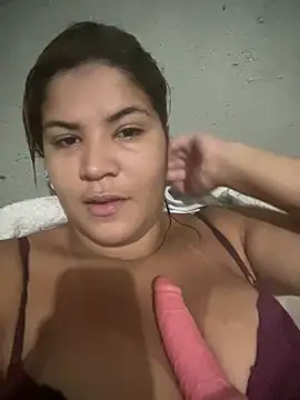 Layslinha stripchat live cam model