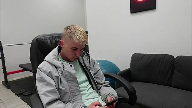 Logan_Falk stripchat live cam model