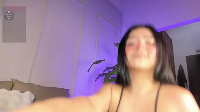 SaraDiamondss stripchat live cam model