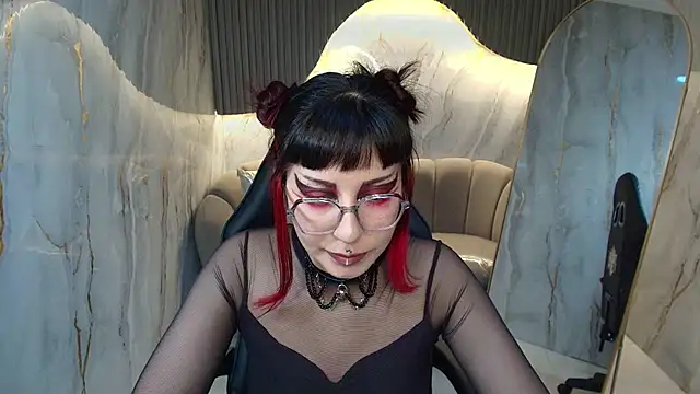 Ravenn_r stripchat live cam model