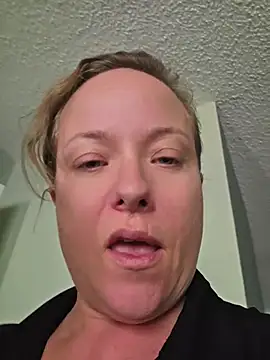 julimonroe stripchat live cam model