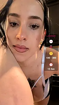 LyannaGardner stripchat live cam model