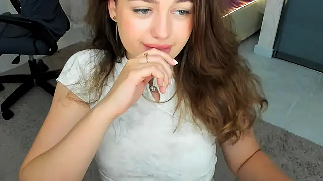 MiracleCurly stripchat live cam model