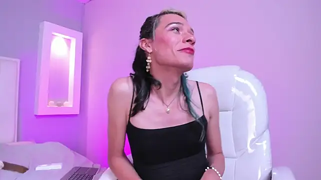 Nicole_blue7 stripchat live cam model