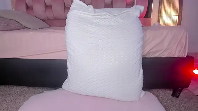 Secret_chells stripchat live cam model