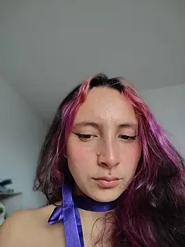 _Laary_Lily stripchat live cam model