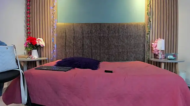 SkyCollins stripchat live cam model