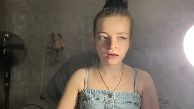Elirya stripchat live cam model
