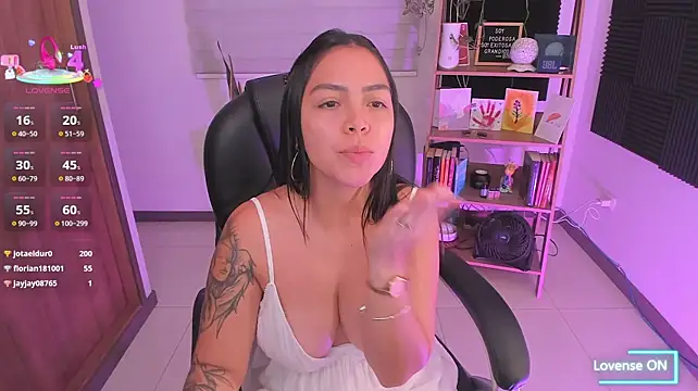TaniaVelvet stripchat live cam model