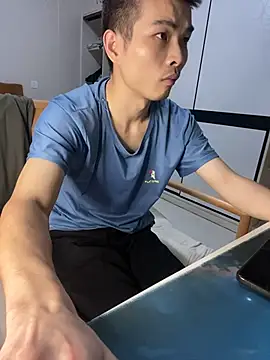 gutou001 stripchat live cam model