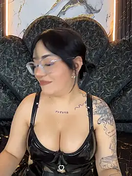 nicole-cooper stripchat live cam model